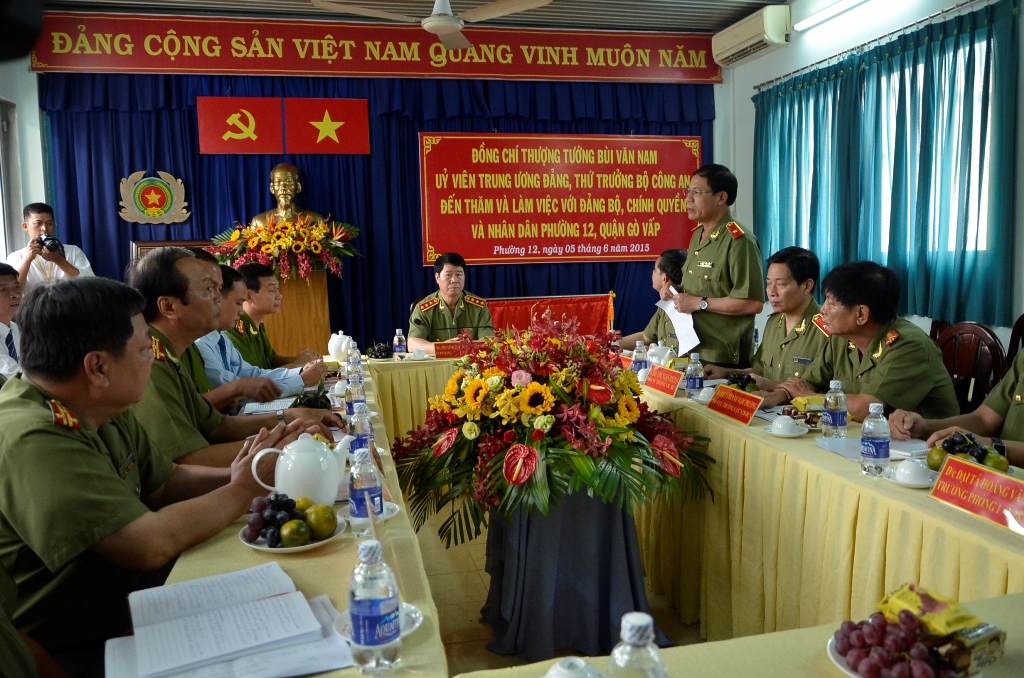 Thứ trưởng Bùi Văn Nam có buổi làm việc tại công an phường 12, quận Gò Vấp