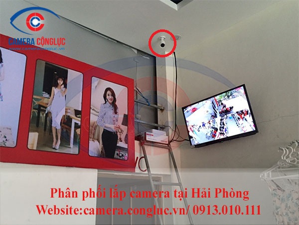 Lắp đặt camera gi&aacute;m s&aacute;t trong cửa h&agrave;ng với mục đ&iacute;ch theo d&otilde;i mọi hoạt động diễn ra trong cửa h&agrave;ng.